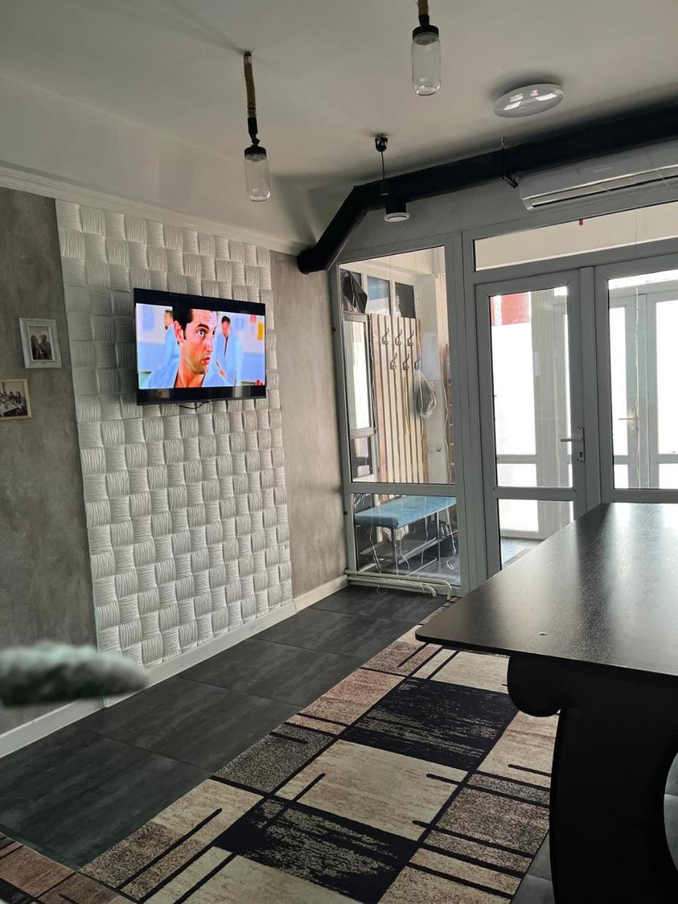 Hostel Del Luna Алматы Экстерьер фото