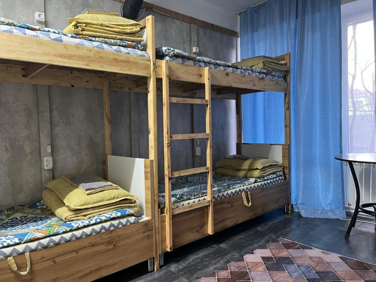 Hostel Del Luna Алматы Экстерьер фото